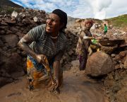 Óriási esőerdő-pusztítással jár a kisüzemi aranybányászat Peruban