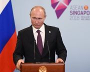 Putyin: Európának segítenie kell a szíriai újjáépítést