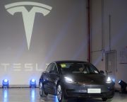 Átadták a Tesla első, Kínában gyártott járműveit