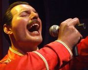 A Queen virtuális Freddie Mercury-vel lép fel