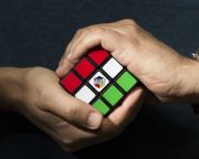 Tíz országban jelenik meg Rubik Ernő könyve
