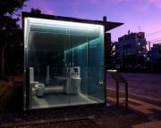 Átlátszó nyilvános vécéket állítottak fel két tokiói parkban