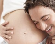 A várandós anya nem adja tovább a magzatnak a vírust, de az ellenanyagot is alig