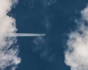 A légiközlekedés nem csak a kibocsátott káros gázokkal járul hozzá a globális felmelegedéshez