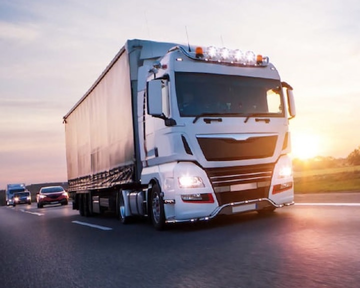 Johnson: a kelet-európai EU-munkavállalók miatt nem vonzó a kamionsofőr-szakma