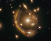 Billió napnyi infravörösben pompázik egy gyűrűnek látszó galaxis