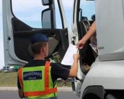ORFK: egyhetes akcióban 2845 nehéz tehergépkocsit és 285 autóbuszt ellenőriztek a rendőrök