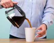 A mérsékelt tea- és kávéfogyasztás csökkentheti a stroke és a demencia kockázatát