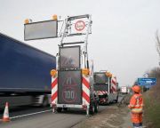 Dolgozói biztonságáért új terelőrendszert helyez üzembe a Magyar Közút 