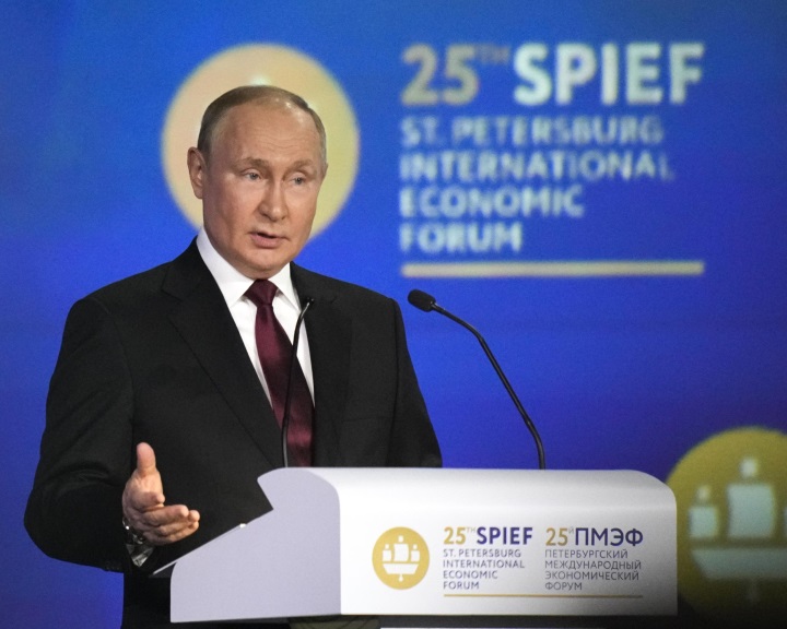 Putyin: az orosz gazdaság nem fog elszigetelődni