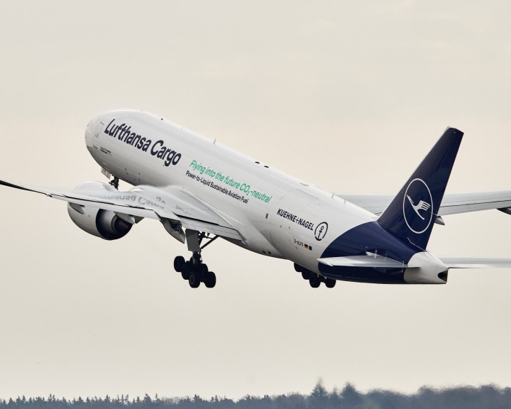 Az EP fenntarthatóbb repülőgép-üzemanyagok használatát szorgalmazza