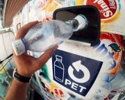 Svájc az italpalackok és dobozok teljes újrahasznosítása felé