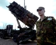 A NATO rakétahurkot köt Szíria nyakára