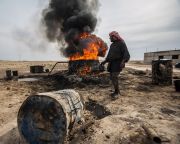 A nyugat lerombolta Szíria olajiparát