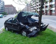 Mentőt hívatna baleset esetén az autókkal az Európai Bizottság