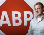 Milliókat keresnek a reklámok át­enged­ésével az Adblock fejlesztői