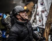 Orvlövészek lövik az ukrán rendőröket