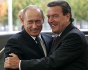 Schröder: szankciók helyett az orosz érdekekről kell beszélni