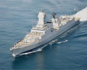 Lopakodó hajókkal erősít India