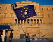 Az athéni parlament megszavazta a megszorításokat