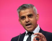A muszlim Sadiq Khan London új polgármestere