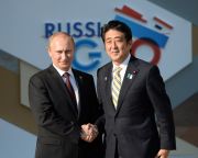 Vlagyimir Putyin és Abe Sindzó találkozó Szocsiban