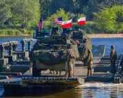Lengyelországba amerikai irányítású NATO-zászlóaljat telepítenek