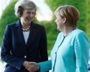 Durvuló Brexitre kemény válasz Merkeltől