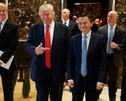 Trump új munkahelyek megteremtéséről tárgyalt kínai és francia üzletemberekkel