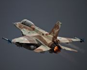 Szíriában rakétákat lőttek ki légicsapást mérő izraeli repülőgépekre