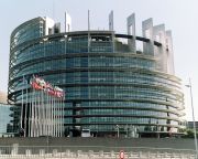 Az EP a hetes cikk szerinti eljárás előkészítését kéri Magyarországgal szemben