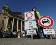 Ki lehet tiltani a régebbi dízelautókat a szennyezett levegőjű német városokból