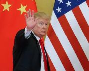 Trump újabb 200 milliárd dollár értékű védővámmal fenyegette meg Kínát