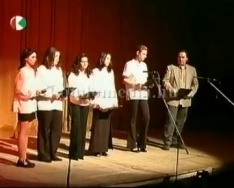 A Komlói Kórház Gyermekosztályáért - jótékony célú előadás a komlói színházban, középiskol