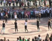 Diákok adtak színvonalas műsort a Városház téren (Huszár Zoltán)